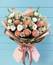 Букет цветов из:  Розы, Альстромерии и Лизиантусы в Завьялово