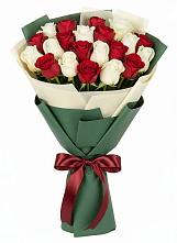 Букет Микс из красных и белых роз в Завьялово