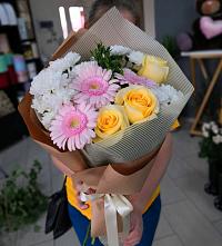 Букет цветов из:  Герберы, Розы и Хризантемы в Завьялово