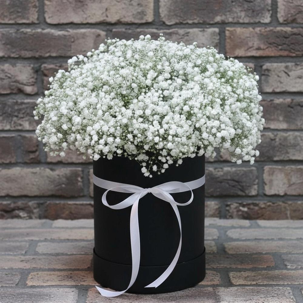 Цветочная композиция из Гипсофила в шляпной коробке в Завьялово