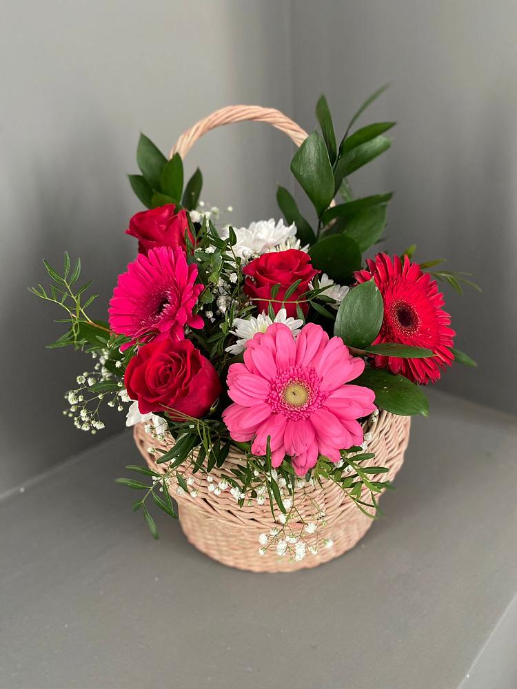 Цветочная композиция из Розы, Хризантемы и Герберы в корзине в Завьялово