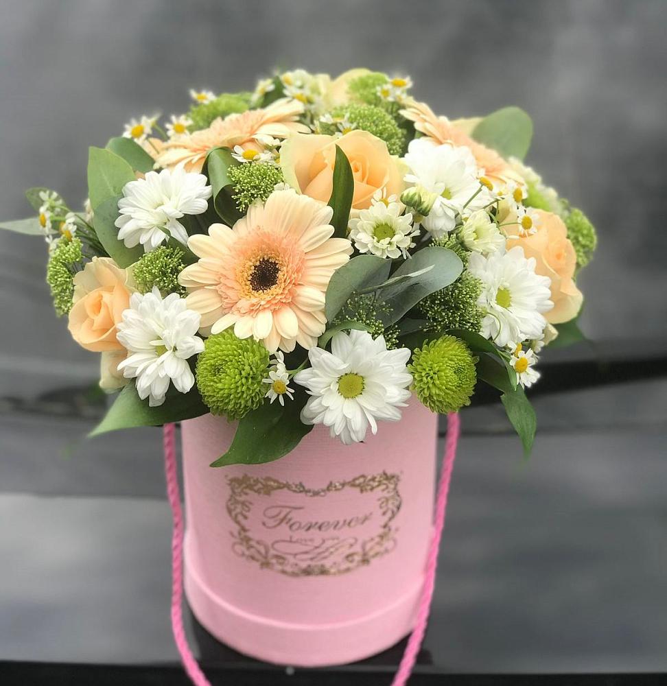 Цветочная композиция из Розы, Герберы и Хризантемы в шляпной коробке в Завьялово